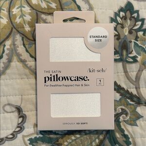 NWT KITSCH Satin Pillowcase for Hair and Skin
